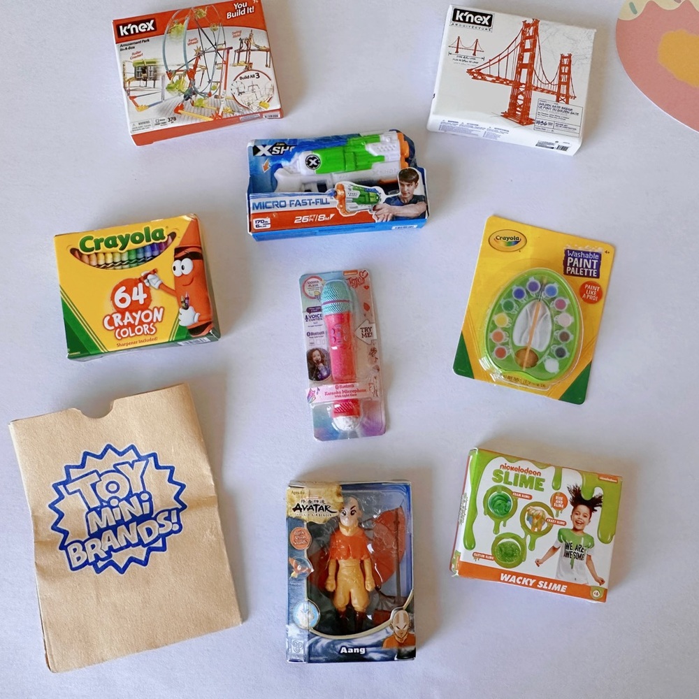 Lot of 9 pieces of Zuru minis toys